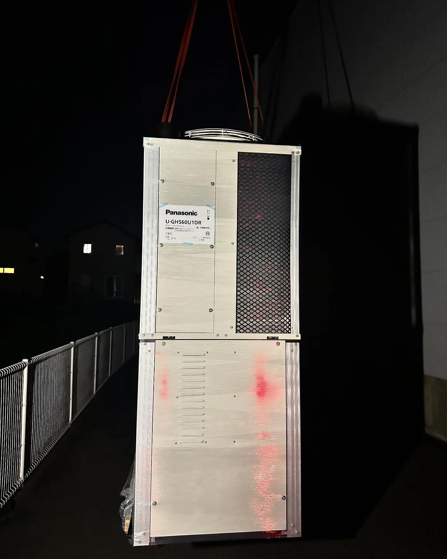 店舗様にて深夜の空調機入れ替えに行ってまいりました。